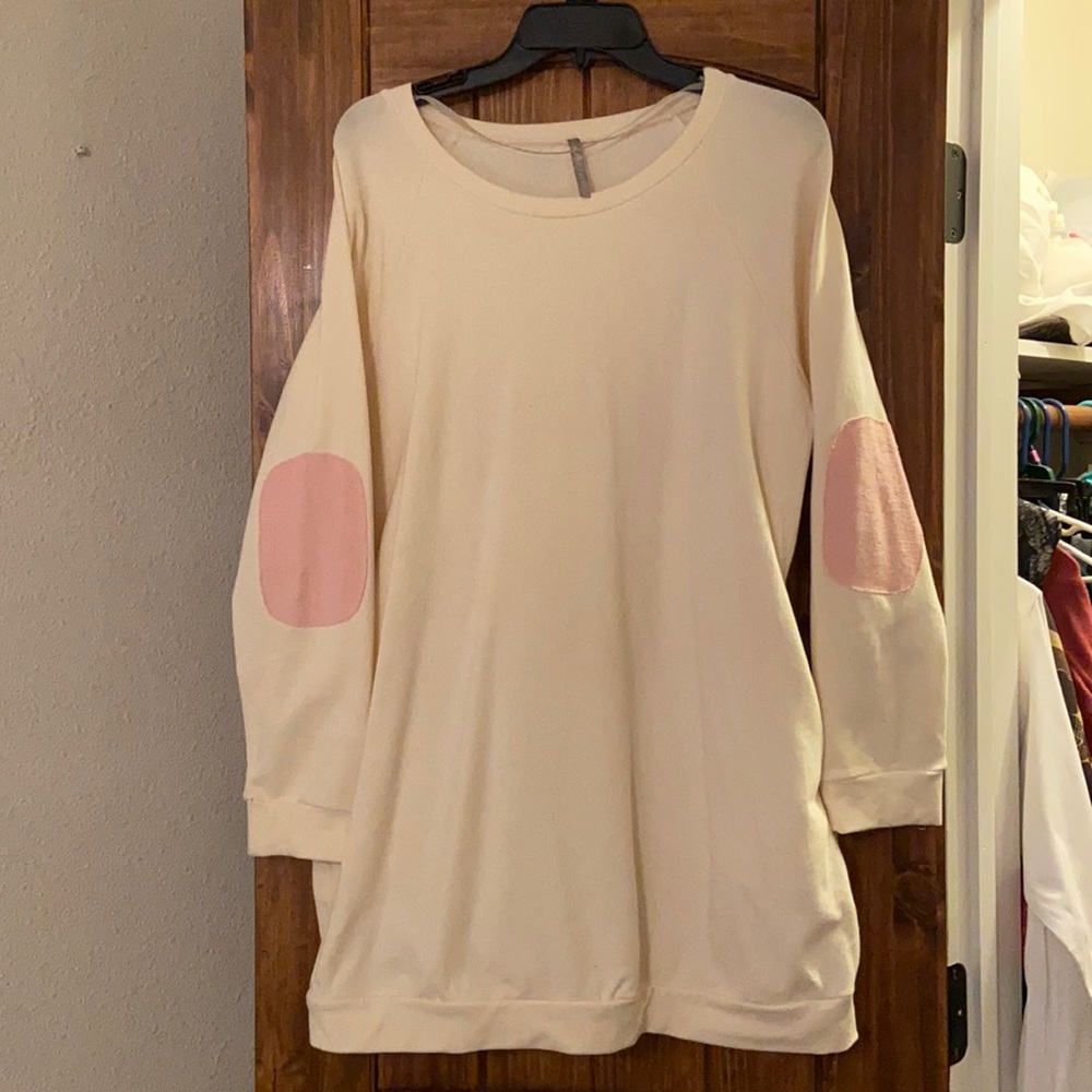 Cream oversize sweatshirt with pink elbow pads and pockets